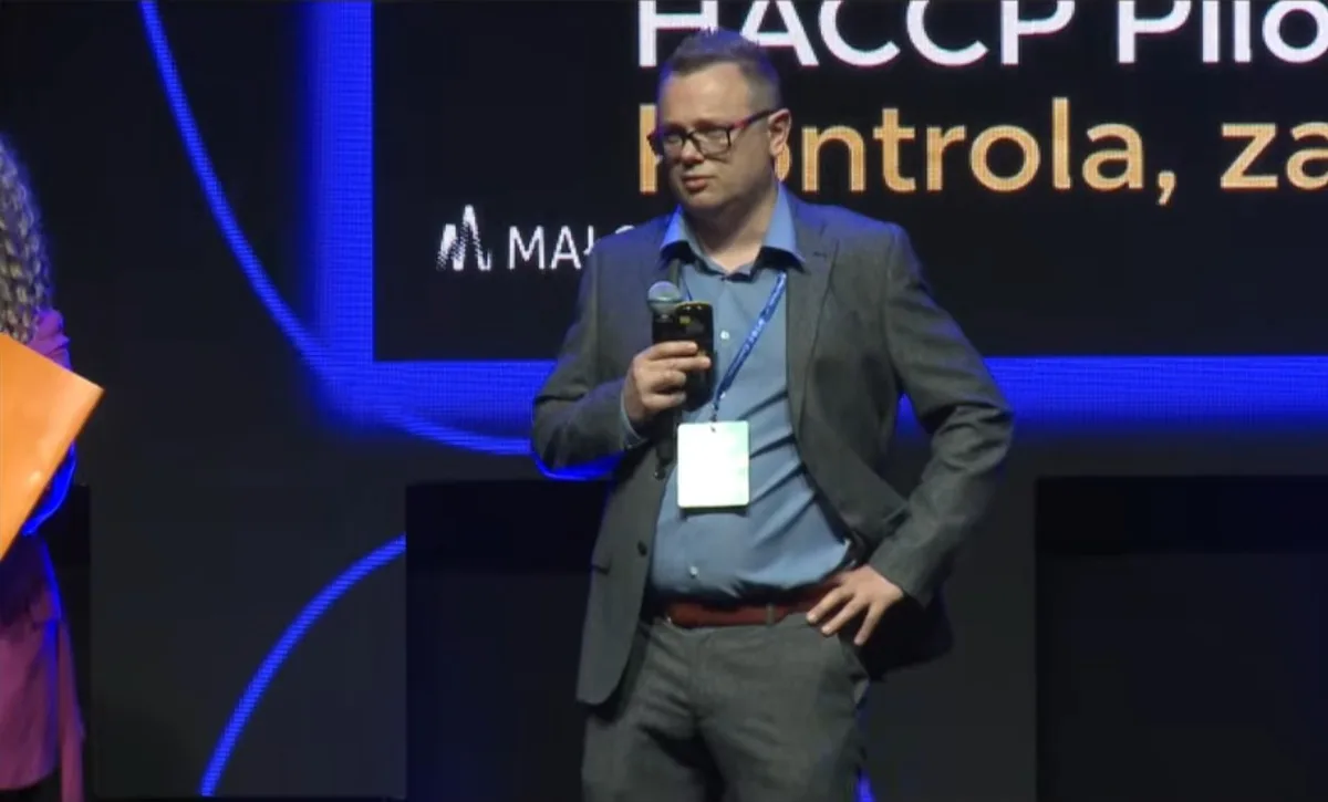 Tomasz Rogala na scenie podczas prezentacji HACCP Pilot na WaysConf 2026